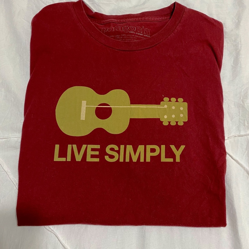 Patagonia Tee “Live Simply” with Guitar